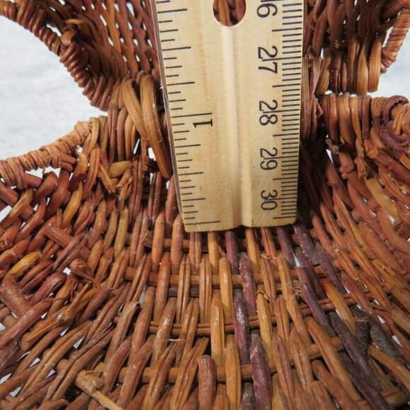 Wicker Basket Clam Shell & Spider Conch Sea Shell - Picture 6 of 13